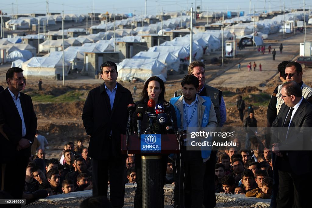 Angelina Jolie visits Ezidi refugee camp in Irak's Dohuk