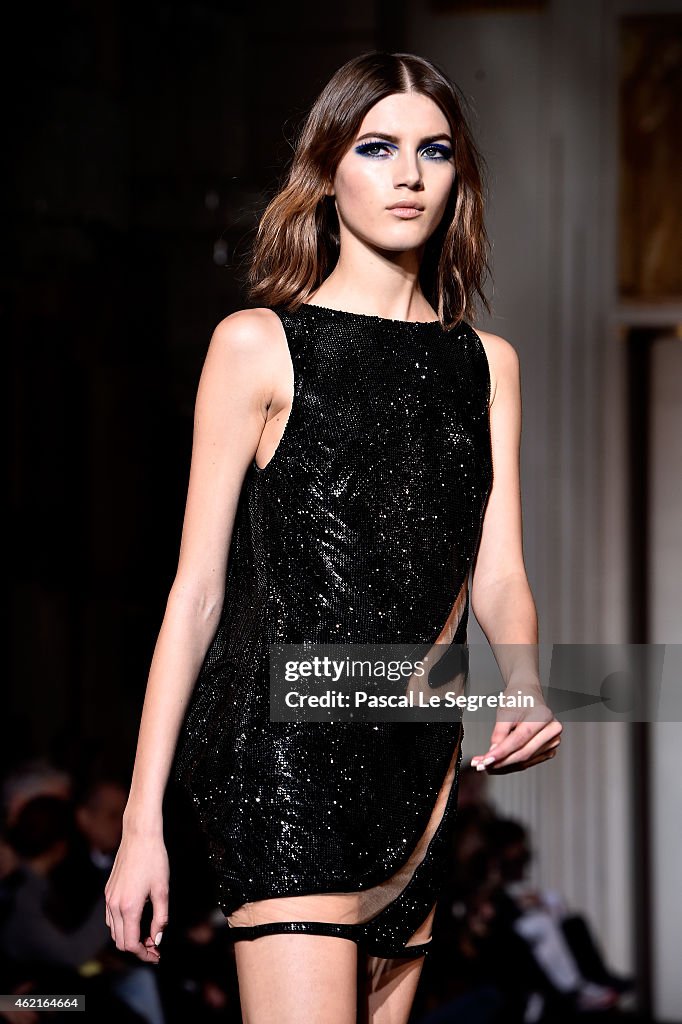 Versace : Runway - Paris Fashion Week - Haute Couture S/S 2015