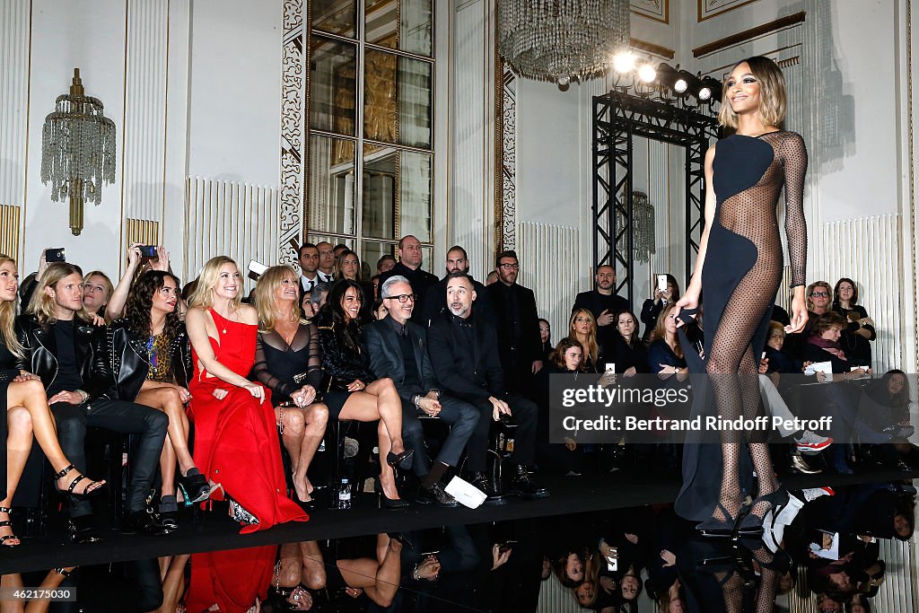 Versace : Front Row - Paris Fashion Week - Haute Couture S/S 2015