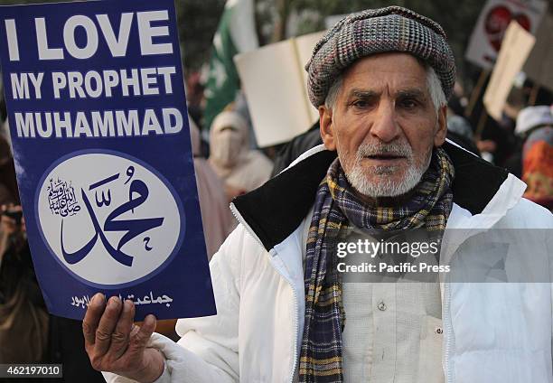 Activists and supporters of Pakistani political and Islamic party Jammat-e-Islami gather to takes a part of "Shaan.e.Mustafa Million March", a...