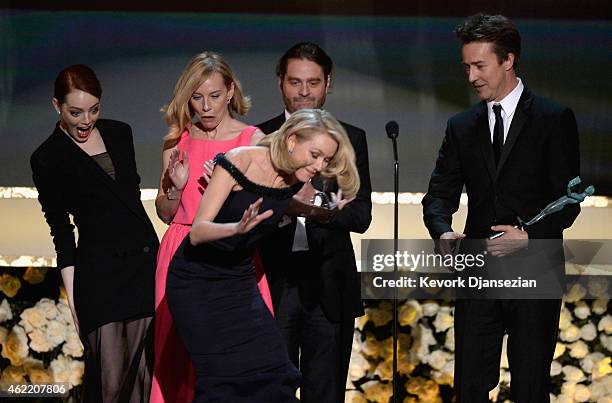 Actors Emma Stone, Amy Ryan, Naomi Watts, Zach Galifianakis, and Edward Norton accept the award for Outstanding Performance by a Cast in a Motion...