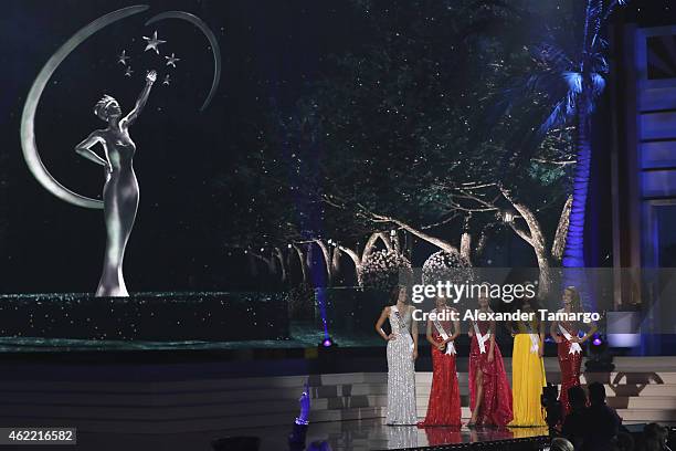 Top 5 Finalists Miss Colombia Paulina Vega, Miss Jamaica Kaci Fennell, Miss Ukraine Diana Harkusha, Miss Netherlands Yasmin Verheijen, and Miss USA...