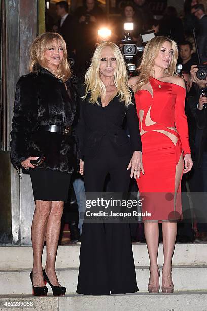 Goldie Hawn, Donatella Versace and Kate Hudson arrive at the Versace show as part of Paris Fashion Week Haute-Couture Spring/Summer 2015 on January...