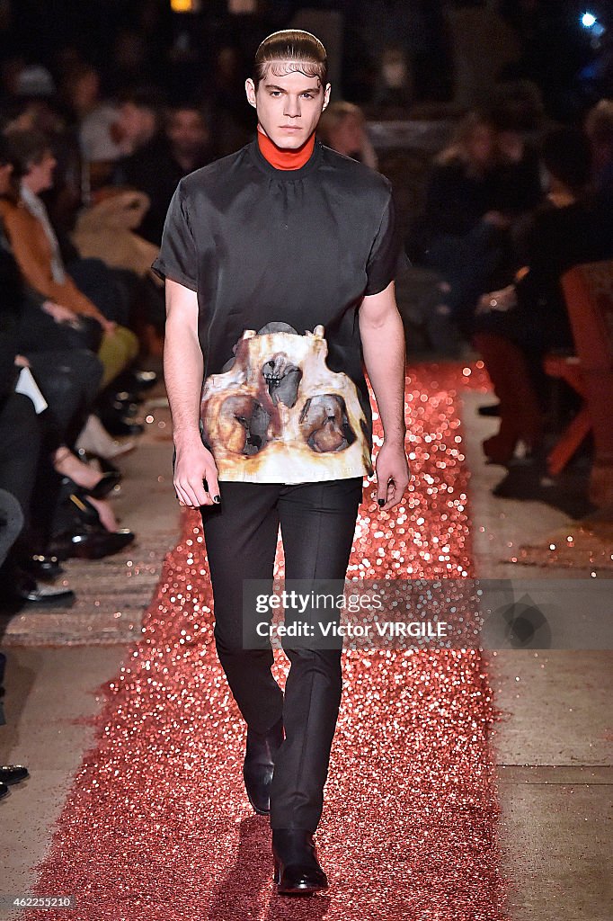 Givenchy : Runway - Paris Fashion Week - Menswear F/W 2015-2016