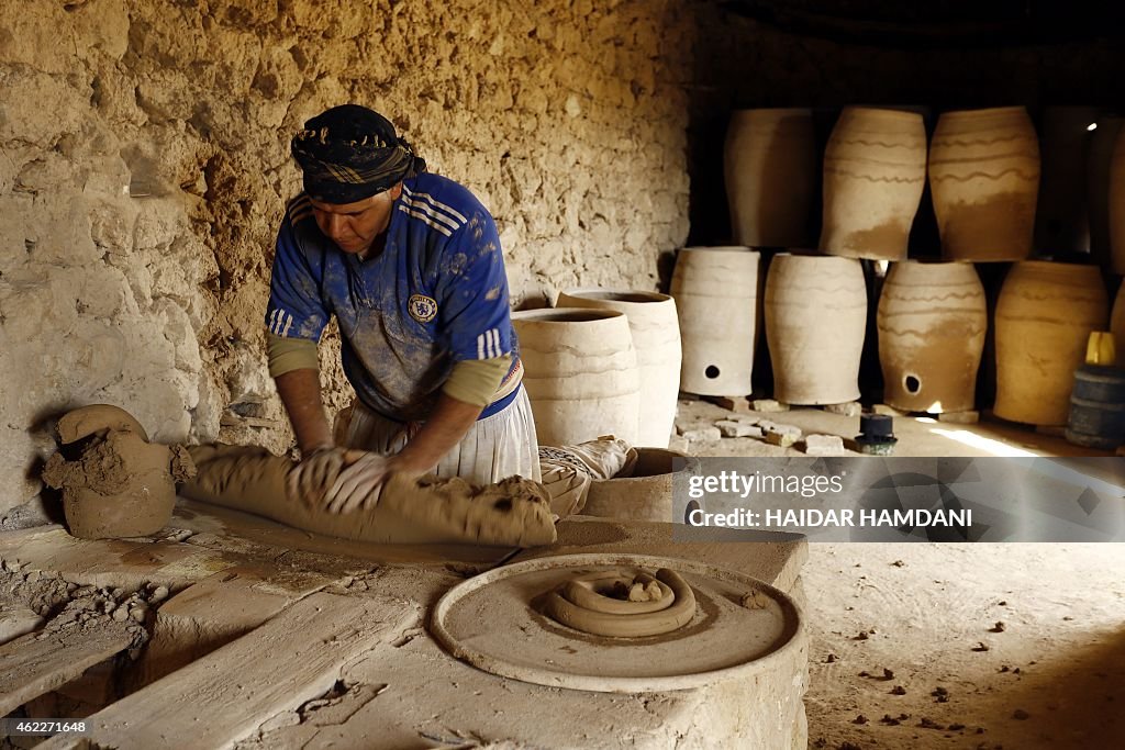 IRAQ-TRADITION-POTTERY