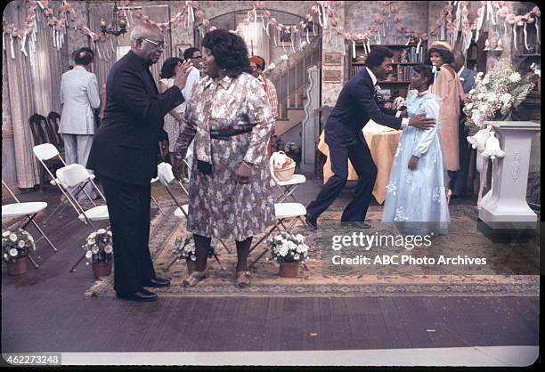 Bill Gets Married" - Airdate: November 17, 1977. L-R: BILL WALKER;MABEL KING;THALMUS RASULALA;DANIELLE SPENCER;LEE CHAMBERLIN