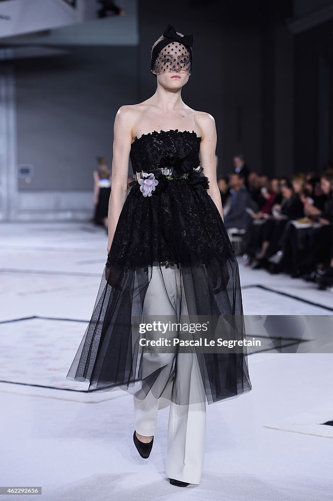 Giambattista Valli : Runway - Paris Fashion Week - Haute Couture S/S 2015