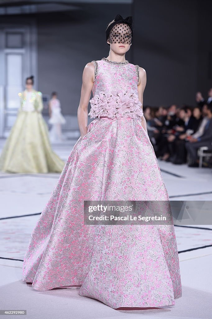 Giambattista Valli : Runway - Paris Fashion Week - Haute Couture S/S 2015