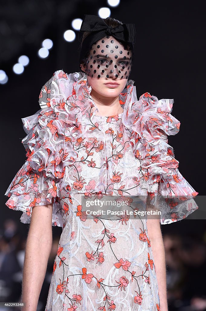 Giambattista Valli : Runway - Paris Fashion Week - Haute Couture S/S 2015