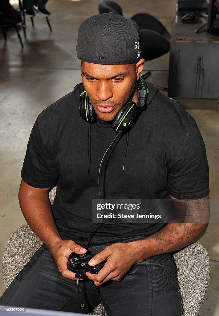 Football Star Julius Thomas Livestreams Call of Duty: Advanced Warfare Havoc DLC from Xbox Loft