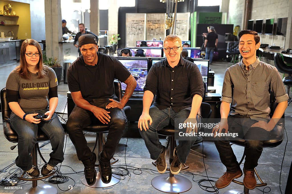 Football Star Julius Thomas Livestreams Call of Duty: Advanced Warfare Havoc DLC from Xbox Loft