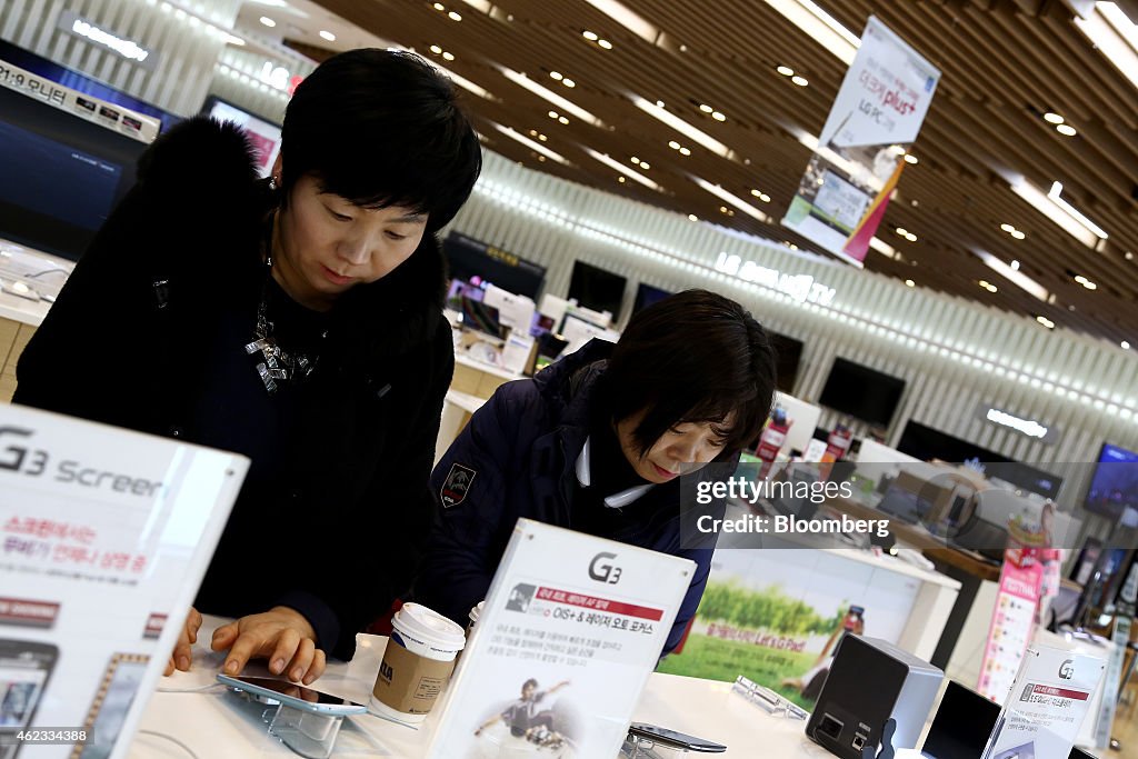 Inside An LG Electronics Inc. Store Ahead Of 4Q Earnings Results