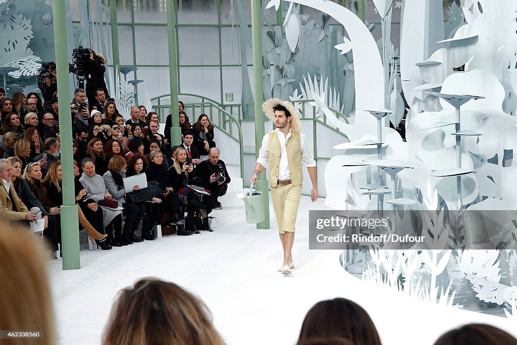 Chanel : Front Row - Paris Fashion Week - Haute Couture S/S 2015