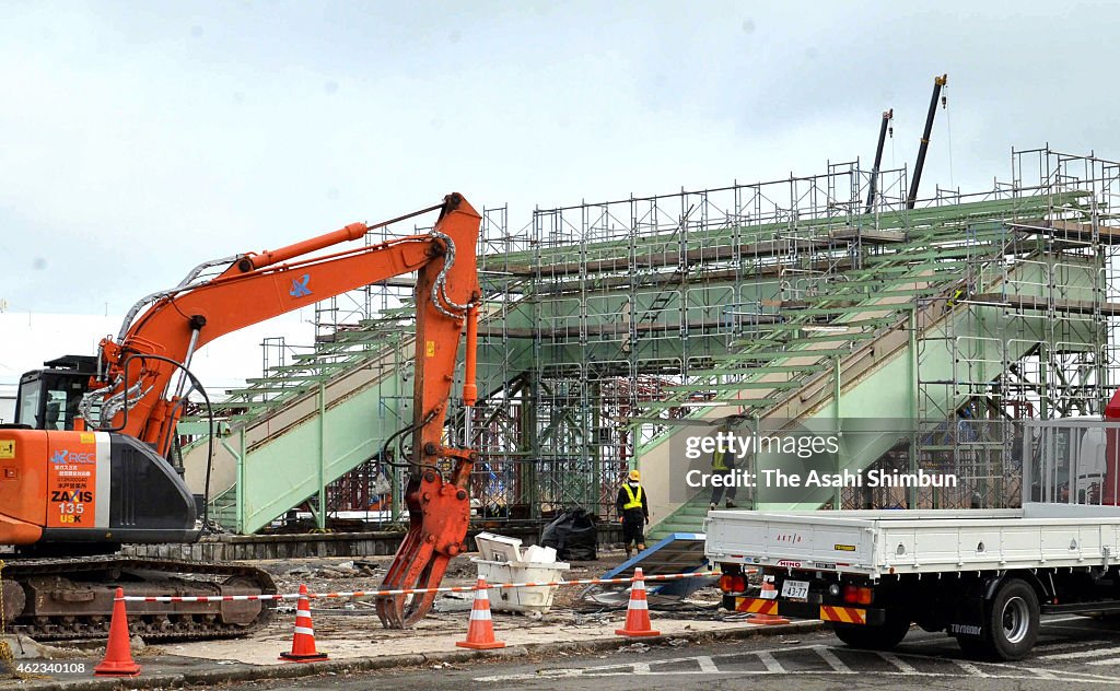 JR East Begins Dismantling Deserted Railway Station Near Fukushima Plant