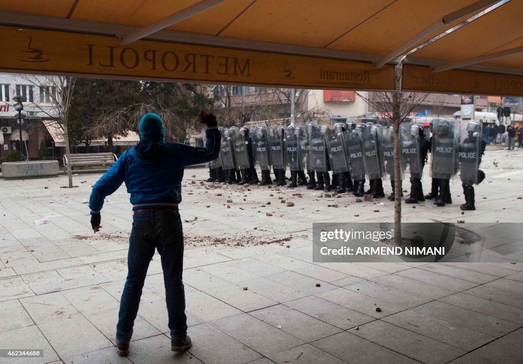 KOSOVO-SERBS-GOVERNMENT-DEMO