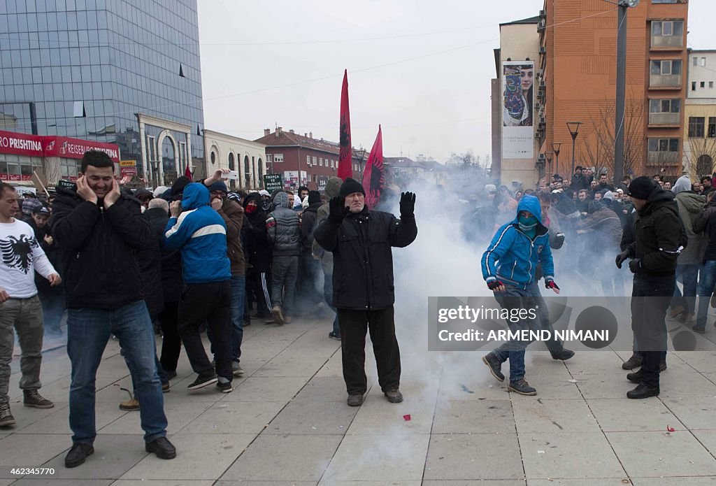 KOSOVO-SERBS-GOVERNMENT-DEMO