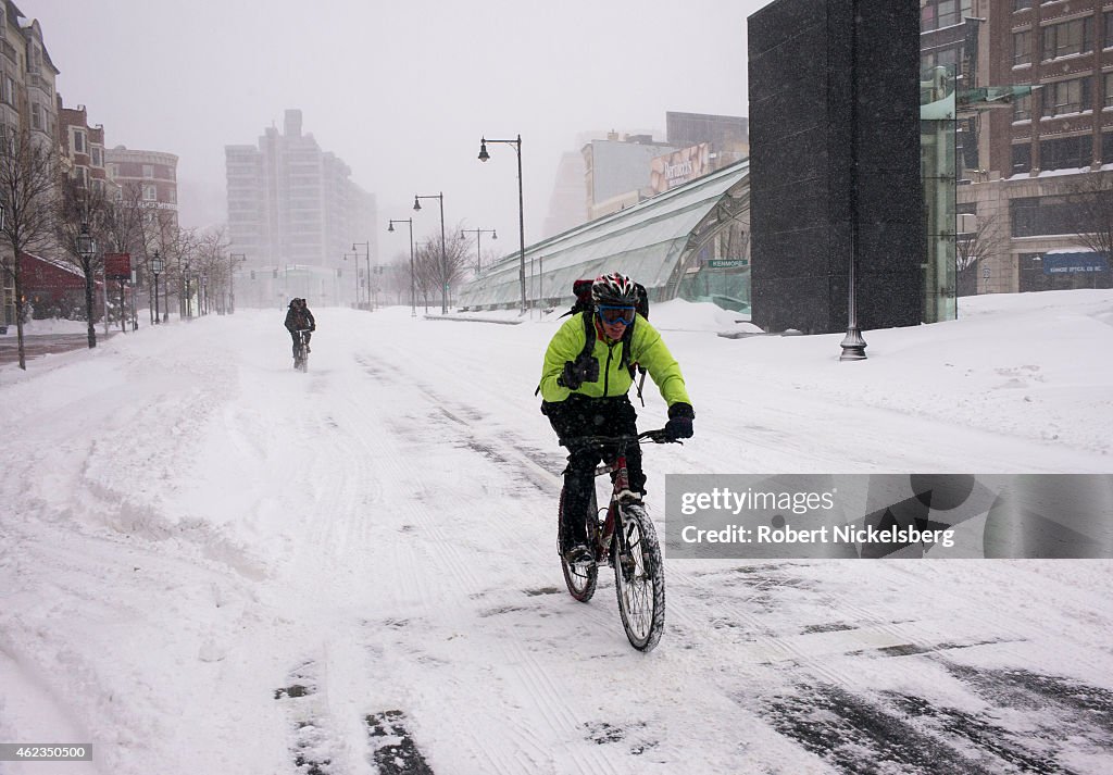 Blizzard Barrels Into Northeastern U.S.