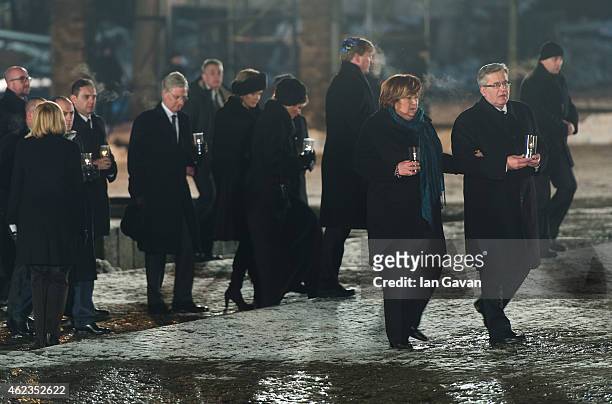 Polish President Bronislaw Komorowski together with Auschwitz survivors and families visit the Birkenau Memorial on January 27, 2015 in Oswiecim,...
