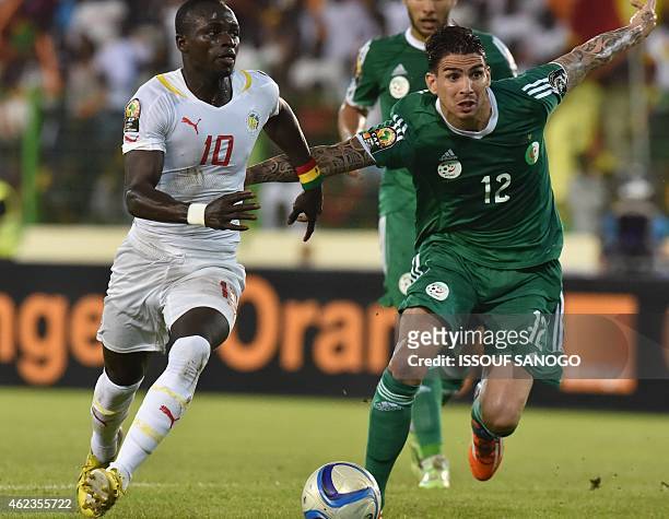 Algerian's national football team's Carl MeMedjani vies with Senegal's Sadio Mane during the 2015 African Cup of Nations group C football match...