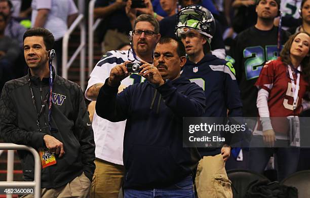 Fan takes a picture at Super Bowl XLIX Media Day Fueled by Gatorade inside U.S. Airways Center on January 27, 2015 in Phoenix, Arizona.