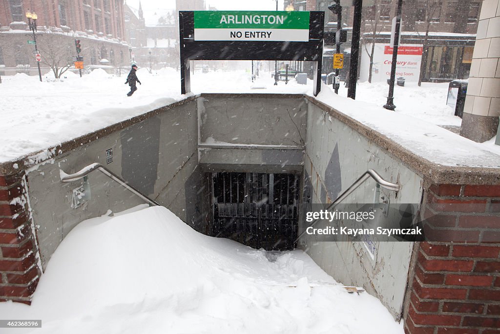 Blizzard Barrels Into Northeastern U.S.