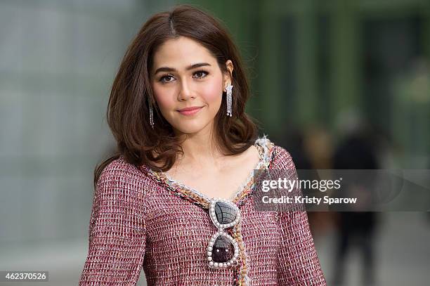 Araya Hargate attends the Chanel show as part of Paris Fashion Week Haute Couture Spring/Summer 2015 at the Grand Palais on January 27, 2015 in...