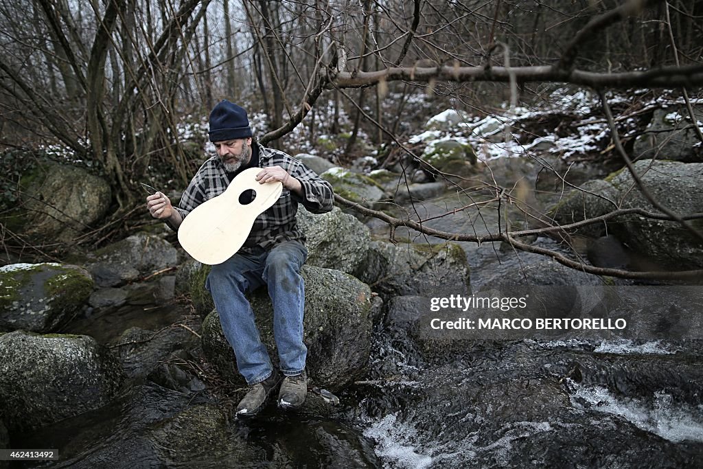 ITALY-TRADITION-MUSIC-LUTHIER