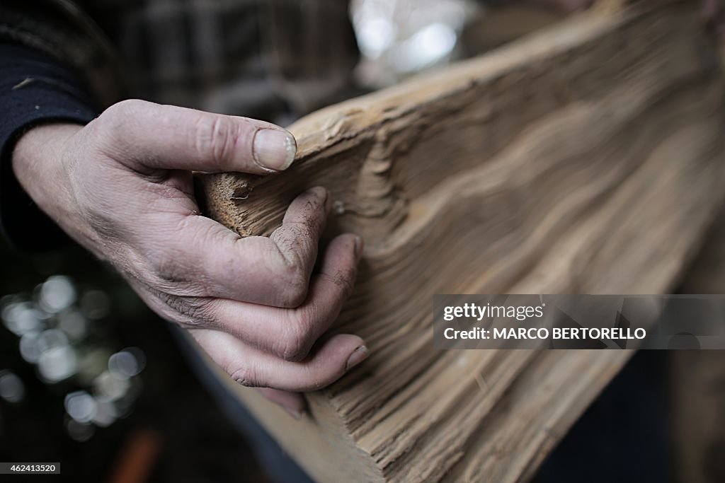 ITALY-TRADITION-MUSIC-LUTHIER