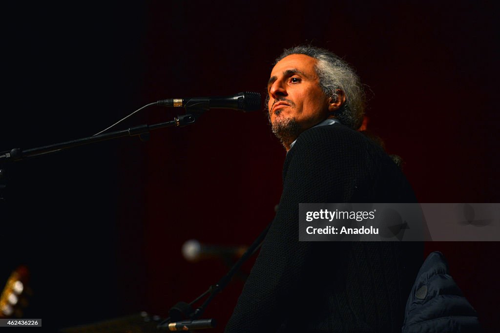 Mohsen Namjoo performs in Ankara