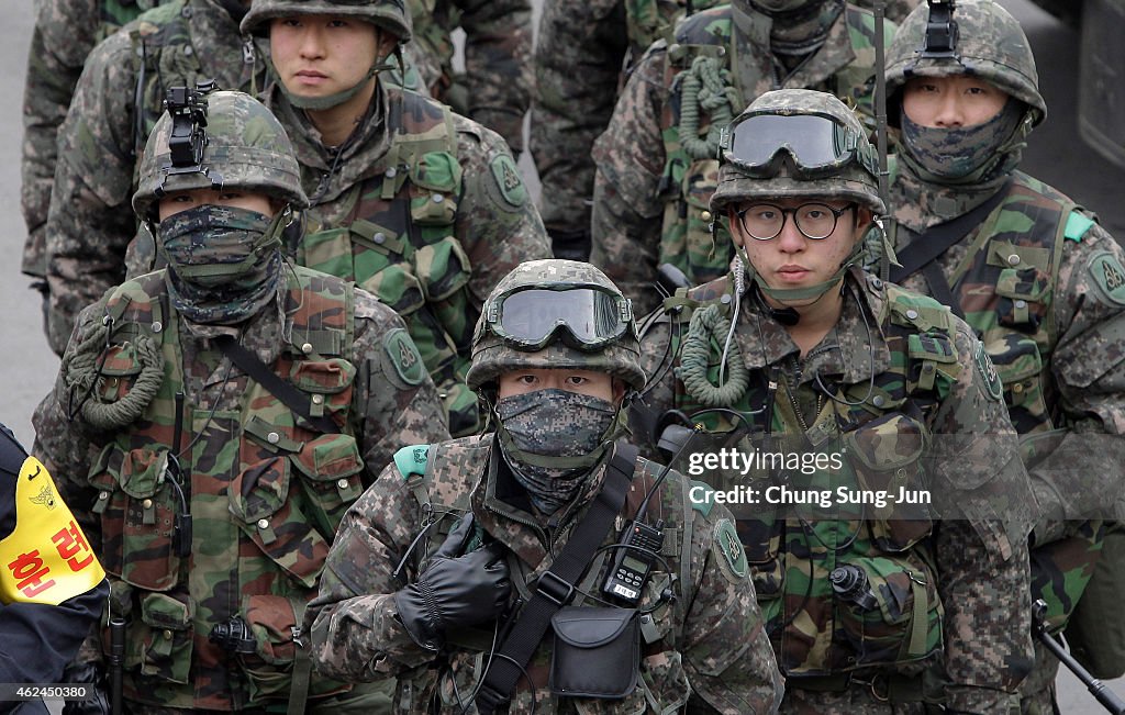 South Korean Police Hold Anti-Terror and Anti-Chemical Terror Exercise In Seoul Railway Station