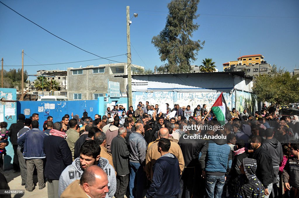 Palestinians protest against UN aid cuts in Gaza