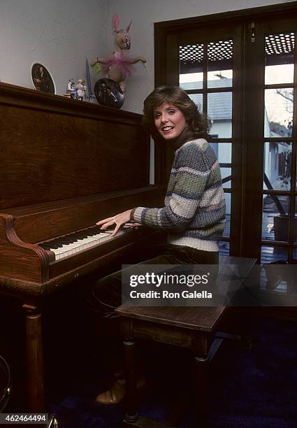 Actress Jean Bruce Scott poses for an exclusive photo session on January 28, 1982 at Jean Bruce Scott and Robert Colman's home in Van Nuys,...