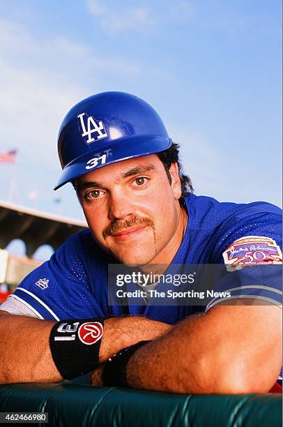 Mike Piazza of the Los Angeles Dodgers poses for a photo on September 18, 1997.