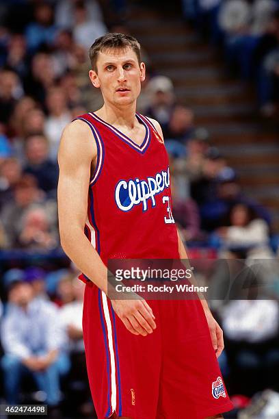 Brent Barry of the Los Angeles Clippers looks on against the Sacramento Kings during a game circa 1997 at Arco Arena in Sacramento, California. NOTE...