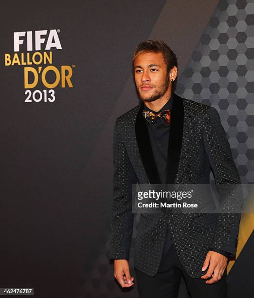 Neymar arrives during the FIFA Ballon d'Or Gala 2013 at the Kongresshalle on January 13, 2014 in Zurich, Switzerland.