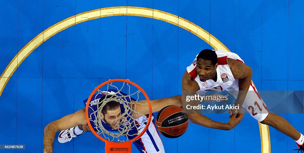 Anadolu Efes Istanbul v Olympiacos Piraeus - Turkish Airlines Euroleague Top 16