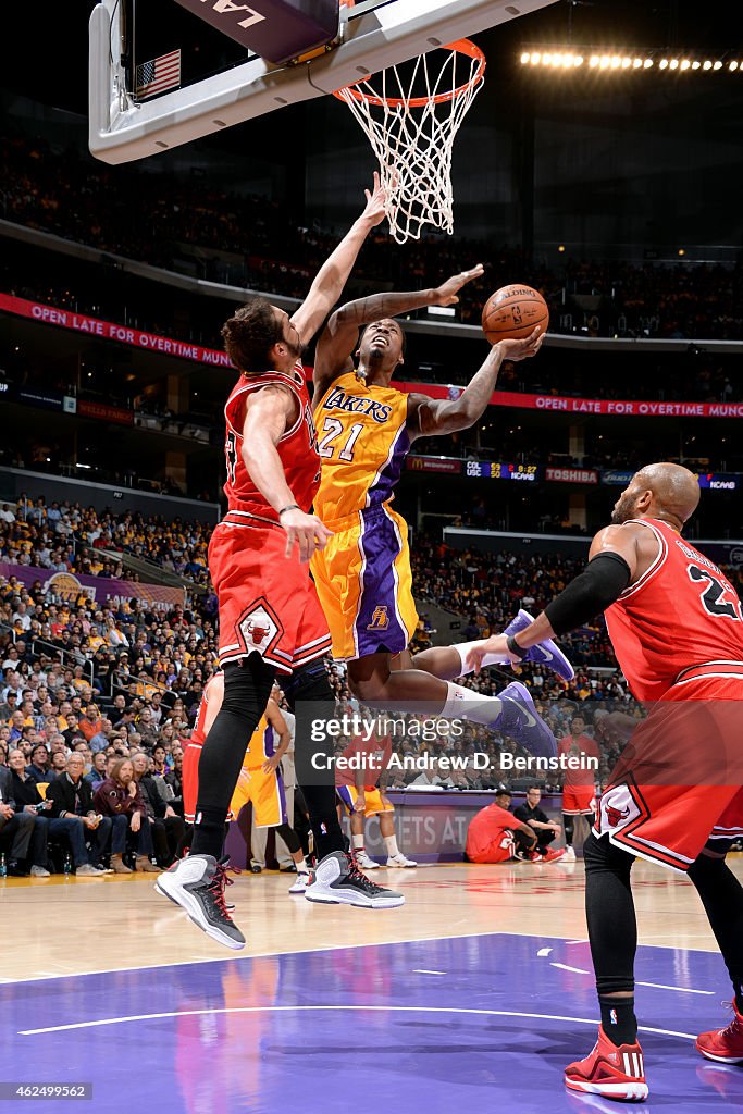 Chicago Bulls v Los Angeles Lakers