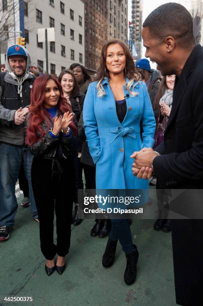 Calloway interviews Nicole "Snooki" Polizzi and Jenni "JWoww" Farley during their visit to "Extra" in Times Square on January 13, 2014 in New York...