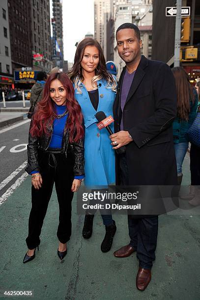 Calloway interviews Nicole "Snooki" Polizzi and Jenni "JWoww" Farley during their visit to "Extra" in Times Square on January 13, 2014 in New York...