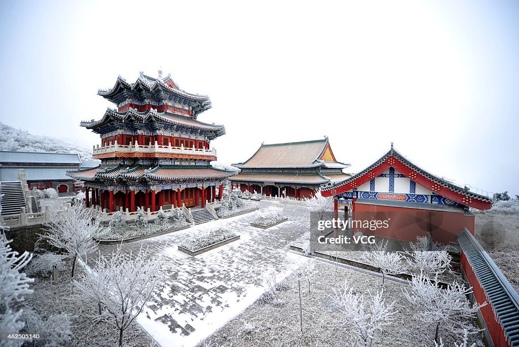 Zhangjiajie Welcomes Its First Snow In 2015