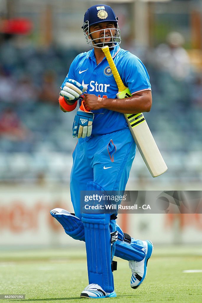 England v India: Carlton Mid ODI Tri Series - Game 6