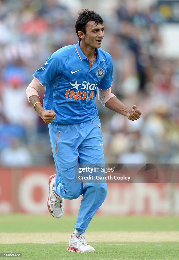 England v India: Carlton Mid ODI Tri Series - Game 6