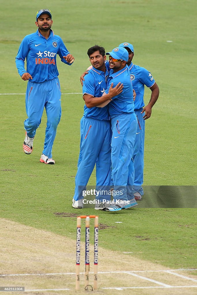 England v India: Carlton Mid ODI Tri Series - Game 6