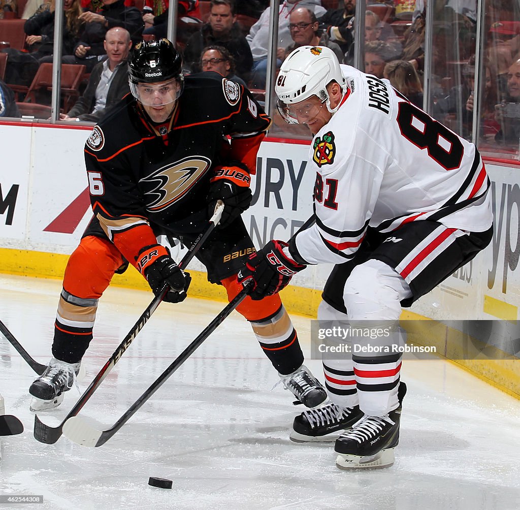 Chicago Blackhawks v Anaheim Ducks