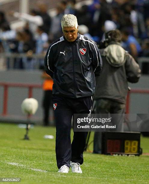 Independiente's coach Omar De Felippe looks dejected during a match between Racing Club and Independiente as part of the summer friendly tournament...