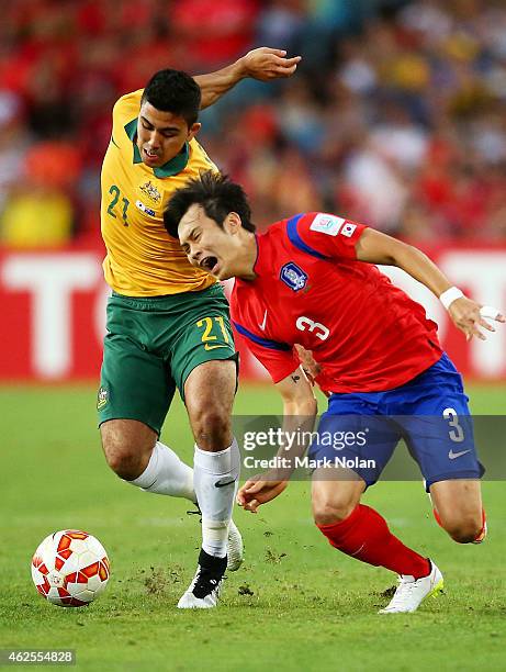 Massimo Luongo of Australia challenges Kim Jin Su of Korea Republic during the 2015 Asian Cup final match between Korea Republic and the Australian...