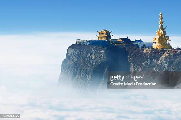 emeishan jinding temple at 3000m above sea level - provinsen sichuan bildbanksfoton och bilder