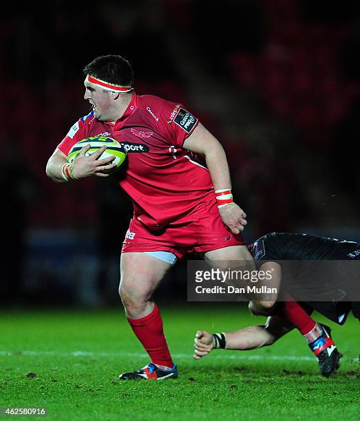 Wyn Jones of Scarlets is tackled by Sean Cox of London Irish during the LV= Cup match between Scarlets and London Irish at Parc y Scarlets on January...