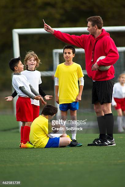 soccer injury - injured football player stock pictures, royalty-free photos & images