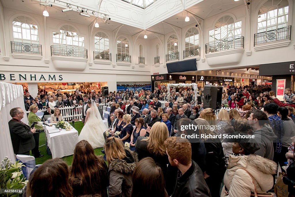 Shropshire Couple Tie The Knot At Telford Shopping Centre